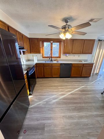 21 Park Dr, Attleboro, MA 02703