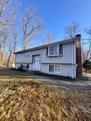 21 Park Dr, Attleboro, MA 02703