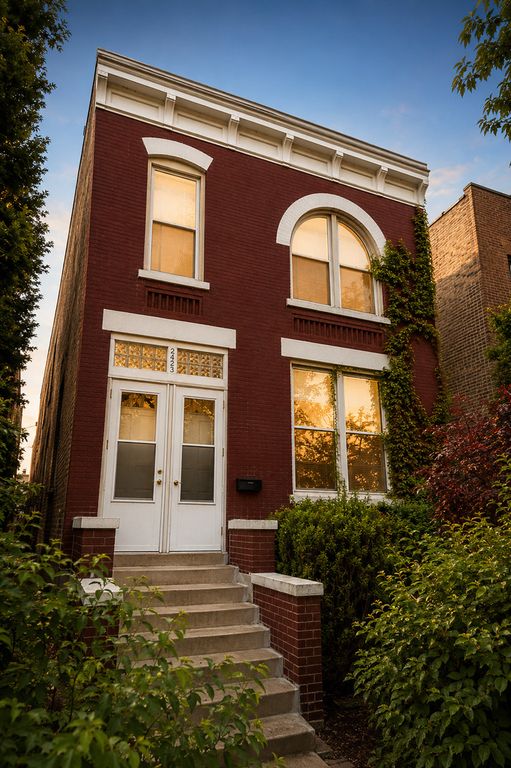 2423 W Mclean Avenue, Chicago, IL 60647