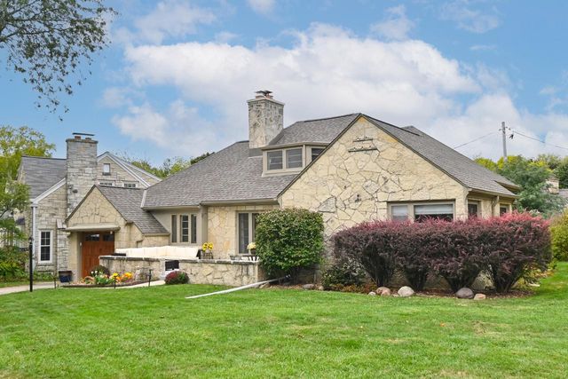 2441 N 97th STREET, Wauwatosa, WI 53226