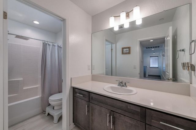 6137 W Richert Avenue, Fresno, CA 93723