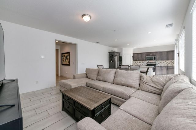 6137 W Richert Avenue, Fresno, CA 93723