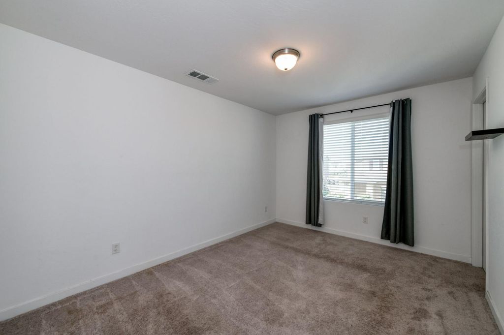 Image 12 of property listing at 6137 W Richert Avenue, Fresno, CA 93723