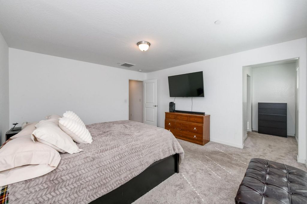 Image 16 of property listing at 6137 W Richert Avenue, Fresno, CA 93723