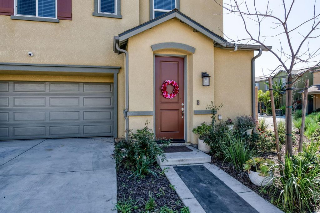 Image 2 of property listing at 6137 W Richert Avenue, Fresno, CA 93723