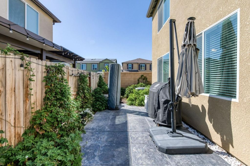Image 20 of property listing at 6137 W Richert Avenue, Fresno, CA 93723