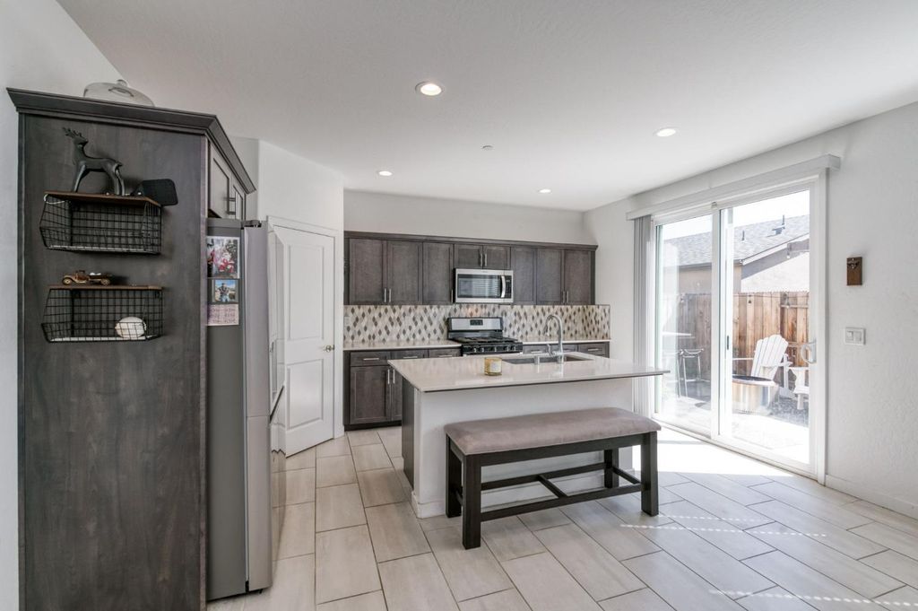 Image 6 of property listing at 6137 W Richert Avenue, Fresno, CA 93723