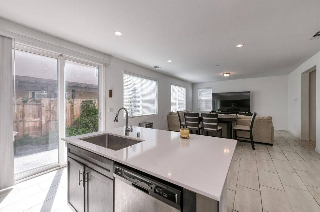 Image 7 of property listing at 6137 W Richert Avenue, Fresno, CA 93723