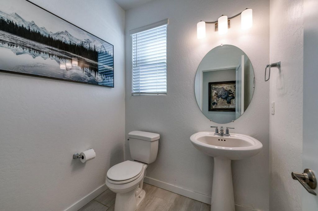 Image 9 of property listing at 6137 W Richert Avenue, Fresno, CA 93723