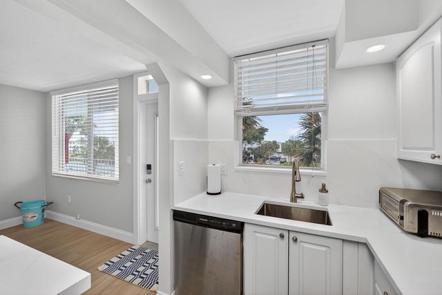 108 Paradise Harbour Boulevard 305, North Palm Beach, FL 33408