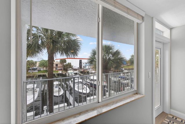 108 Paradise Harbour Boulevard 305, North Palm Beach, FL 33408