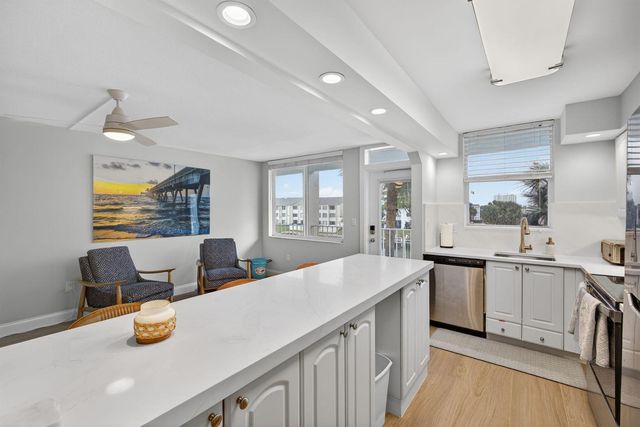 108 Paradise Harbour Boulevard 305, North Palm Beach, FL 33408