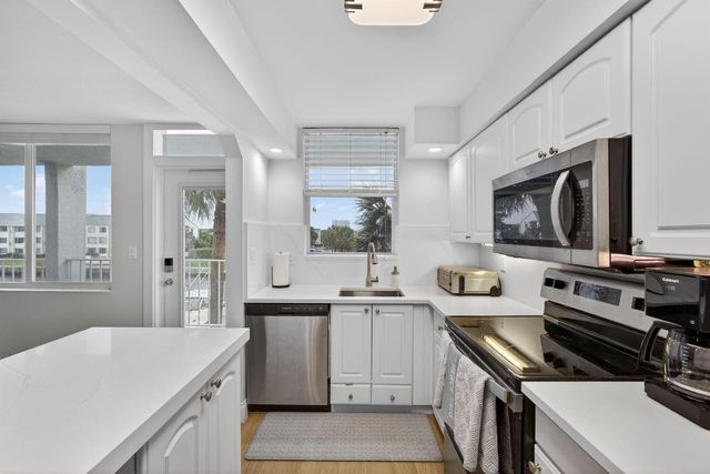 108 Paradise Harbour Boulevard 305, North Palm Beach, FL 33408