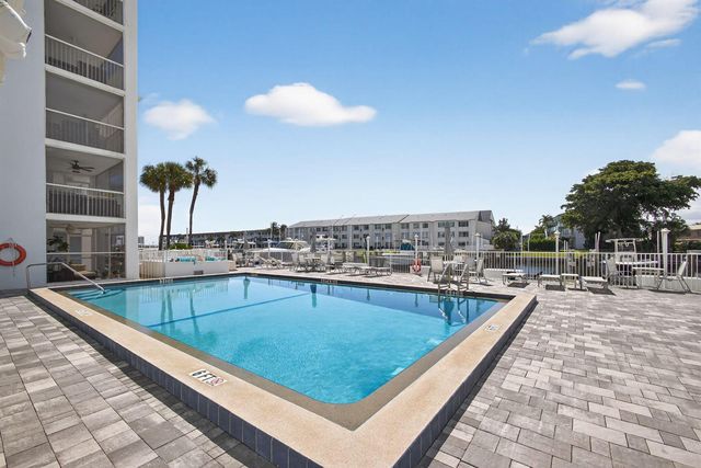 108 Paradise Harbour Boulevard 305, North Palm Beach, FL 33408