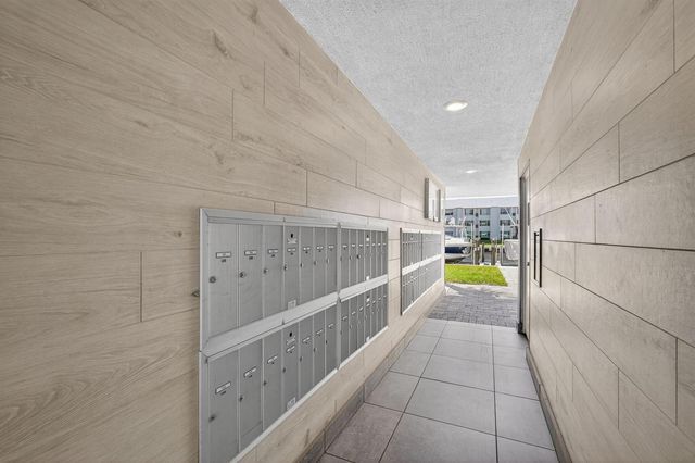 108 Paradise Harbour Boulevard 305, North Palm Beach, FL 33408
