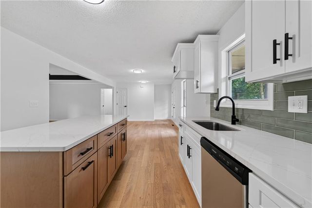 2125 Brandon Acres Drive, Buford, GA 30519
