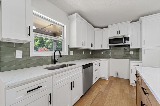 2125 Brandon Acres Drive, Buford, GA 30519
