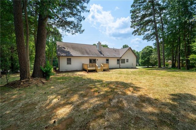 2125 Brandon Acres Drive, Buford, GA 30519
