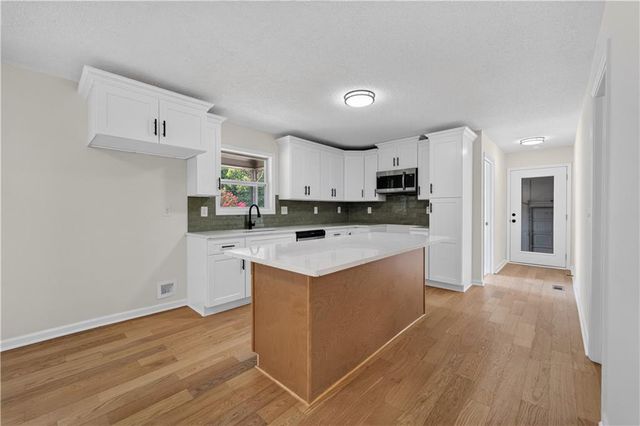 2125 Brandon Acres Drive, Buford, GA 30519