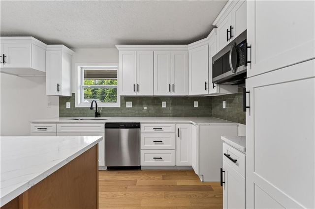 2125 Brandon Acres Drive, Buford, GA 30519