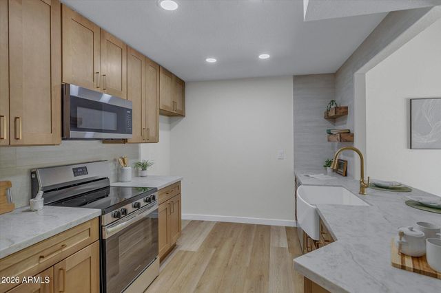 9814 N 5TH Street, Phoenix, AZ 85020