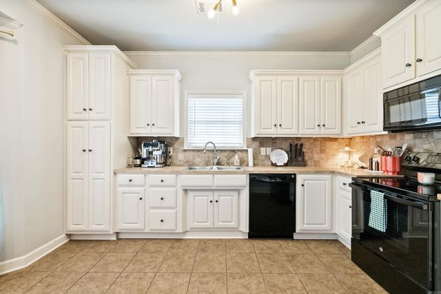 586 Crepe Myrtle, Cabot, AR 72023
