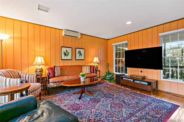 1050 Knollwood Road, White Plains, NY 10603