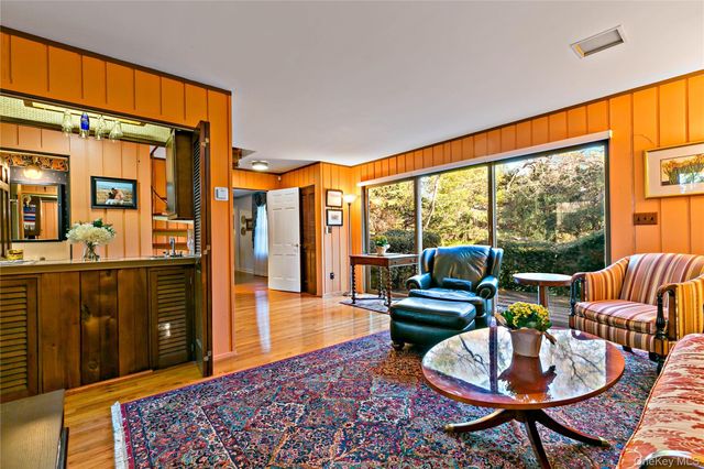 1050 Knollwood Road, White Plains, NY 10603