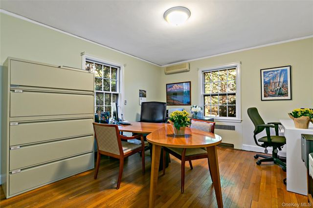 1050 Knollwood Road, White Plains, NY 10603