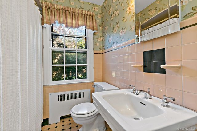 1050 Knollwood Road, White Plains, NY 10603