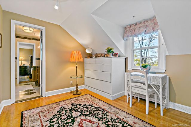 1050 Knollwood Road, White Plains, NY 10603