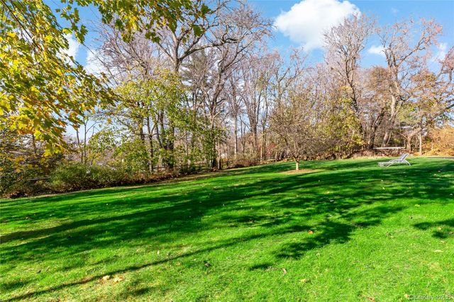 1050 Knollwood Road, White Plains, NY 10603
