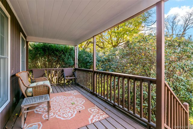 1050 Knollwood Road, White Plains, NY 10603