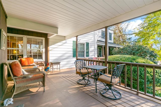 1050 Knollwood Road, White Plains, NY 10603