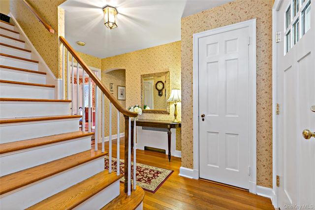 1050 Knollwood Road, White Plains, NY 10603