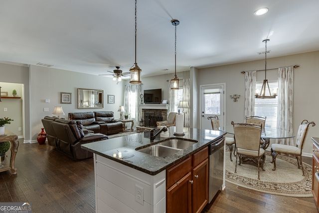 111 Gunier Circle, Dawsonville, GA 30534