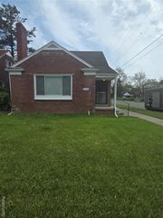 16600 Carlisle Street, Detroit, MI 48205