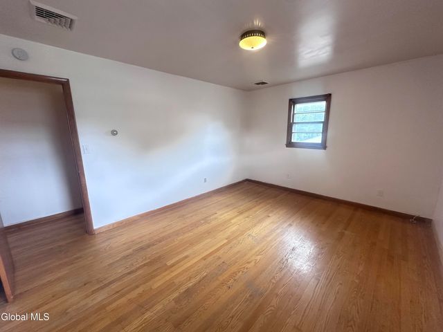 4 Warwick Avenue, Albany, NY 12205