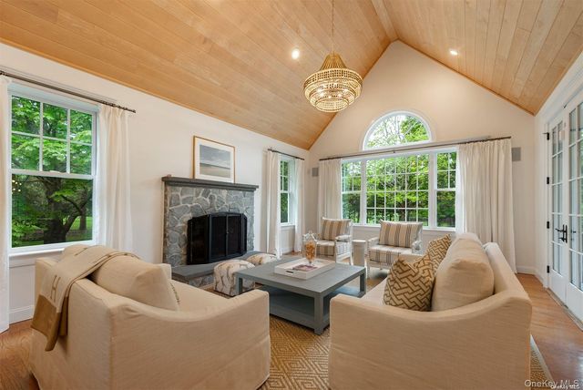 5 Anthony Lane, Quogue, NY 11959