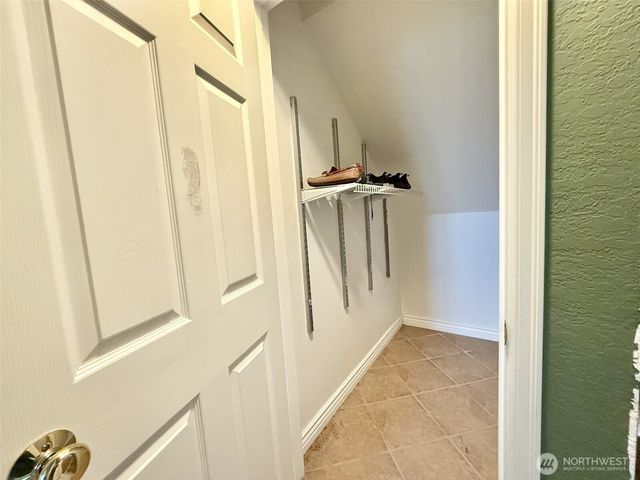 587 NW Fairhaven Drive, Oak Harbor, WA 98277