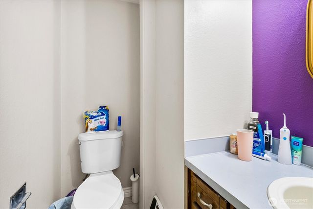 587 NW Fairhaven Drive, Oak Harbor, WA 98277