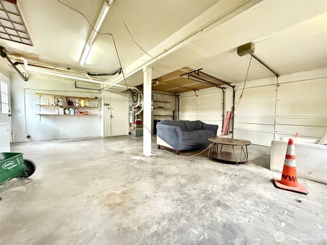 587 NW Fairhaven Drive, Oak Harbor, WA 98277