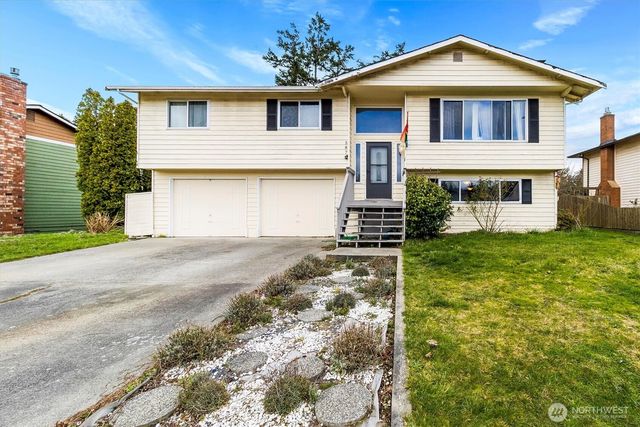 587 NW Fairhaven Drive, Oak Harbor, WA 98277