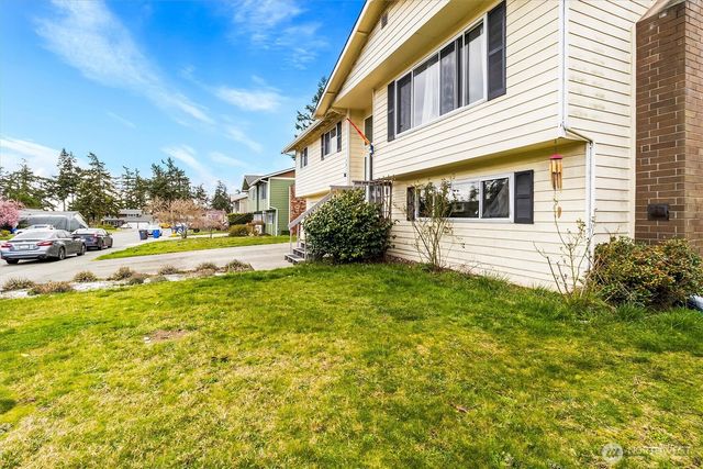 587 NW Fairhaven Drive, Oak Harbor, WA 98277