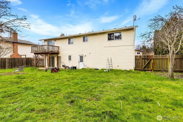 587 NW Fairhaven Drive, Oak Harbor, WA 98277