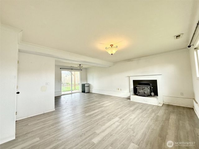 587 NW Fairhaven Drive, Oak Harbor, WA 98277