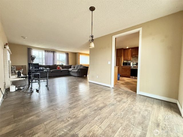 587 NW Fairhaven Drive, Oak Harbor, WA 98277