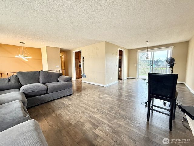 587 NW Fairhaven Drive, Oak Harbor, WA 98277