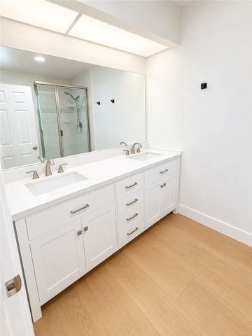 6691 Summerhill Court, Oak Park, CA 91377