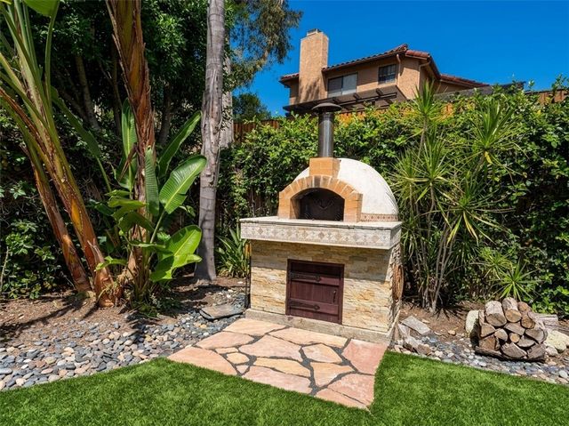 6691 Summerhill Court, Oak Park, CA 91377